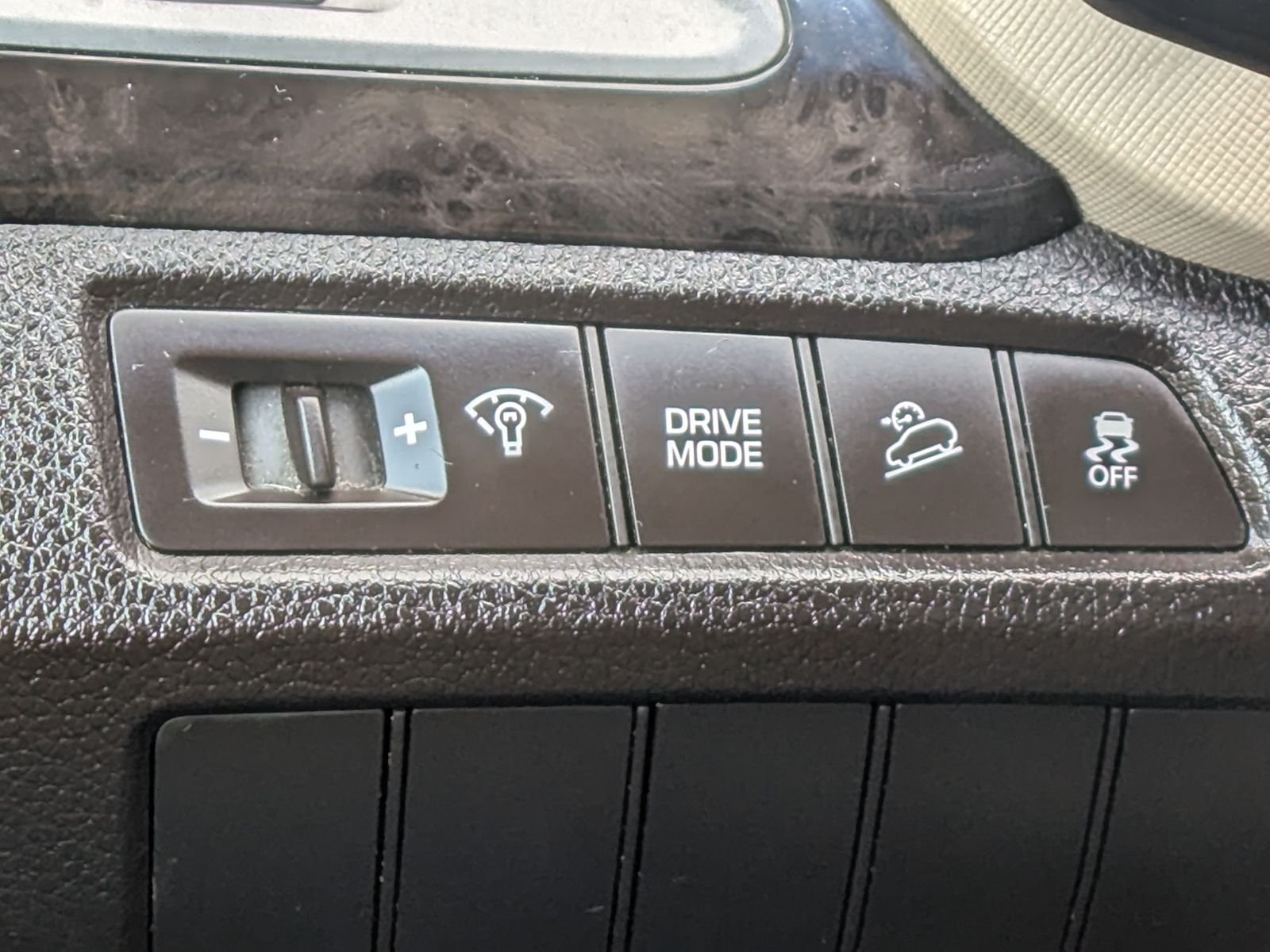 Used 2019 Brown Hyundai SE image 30