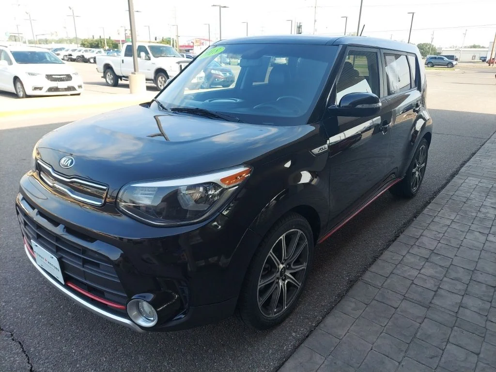 Used 2018 Black Kia Exclaim image 3