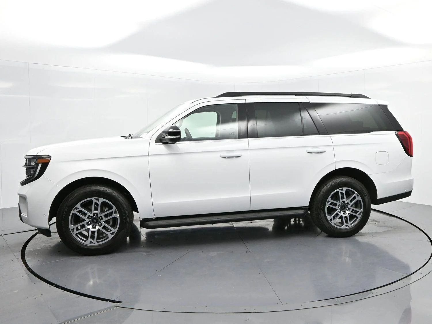 Used 2025 White Ford Active image 4
