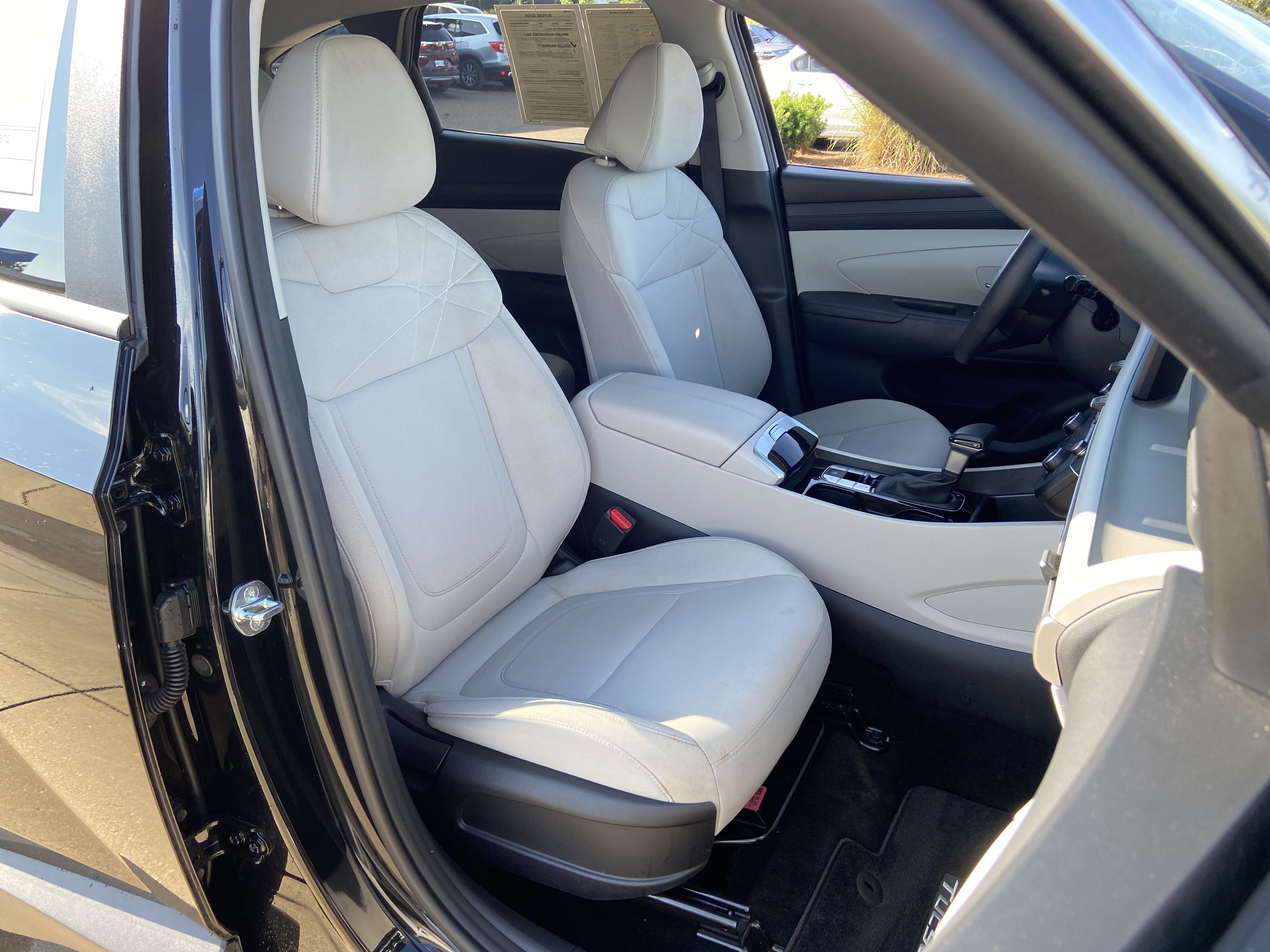 Used 2025 Phantom Black Hyundai SE image 20