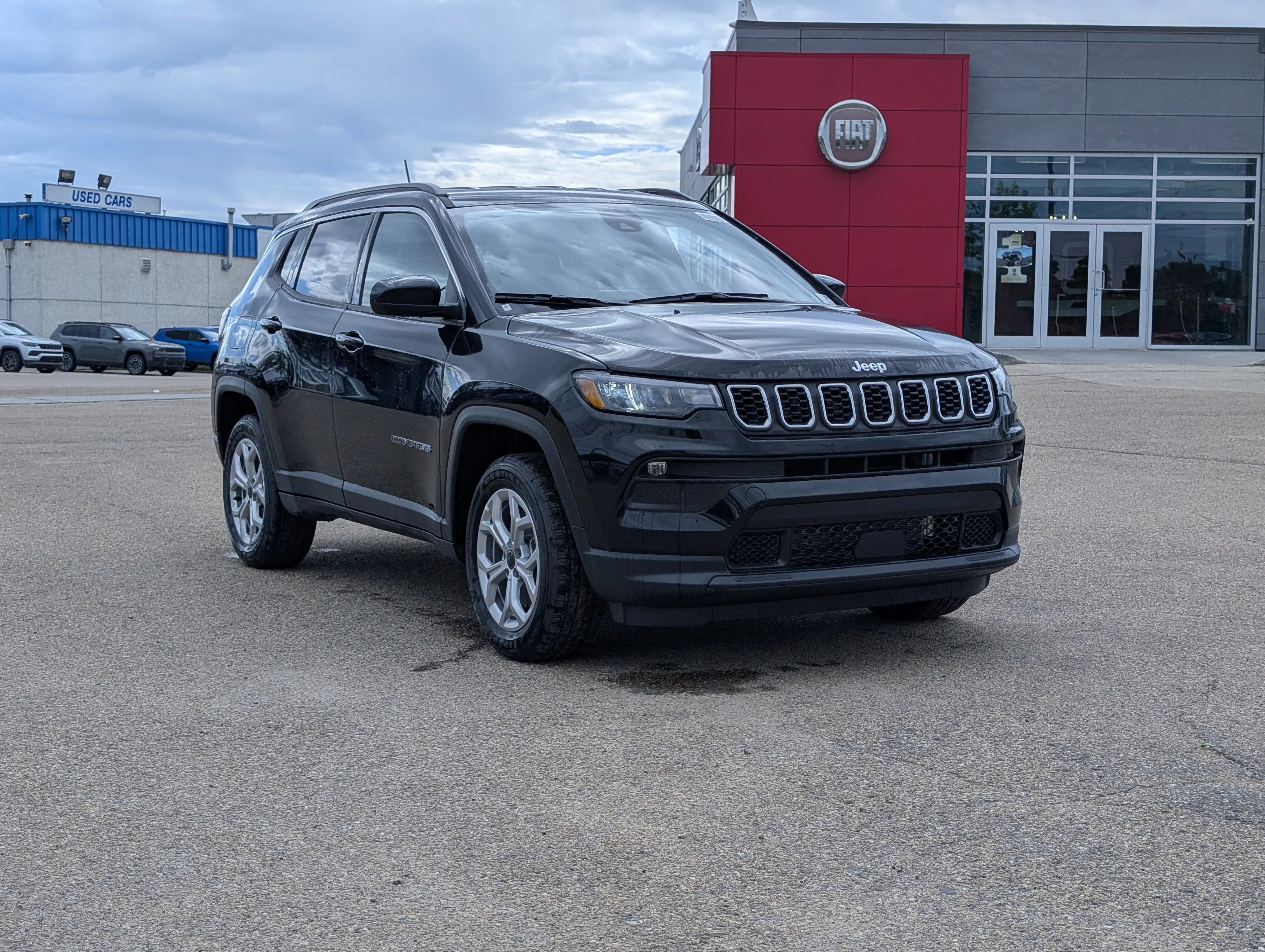 New 2026 Diamond Black Crystal Pearl Jeep North image 9