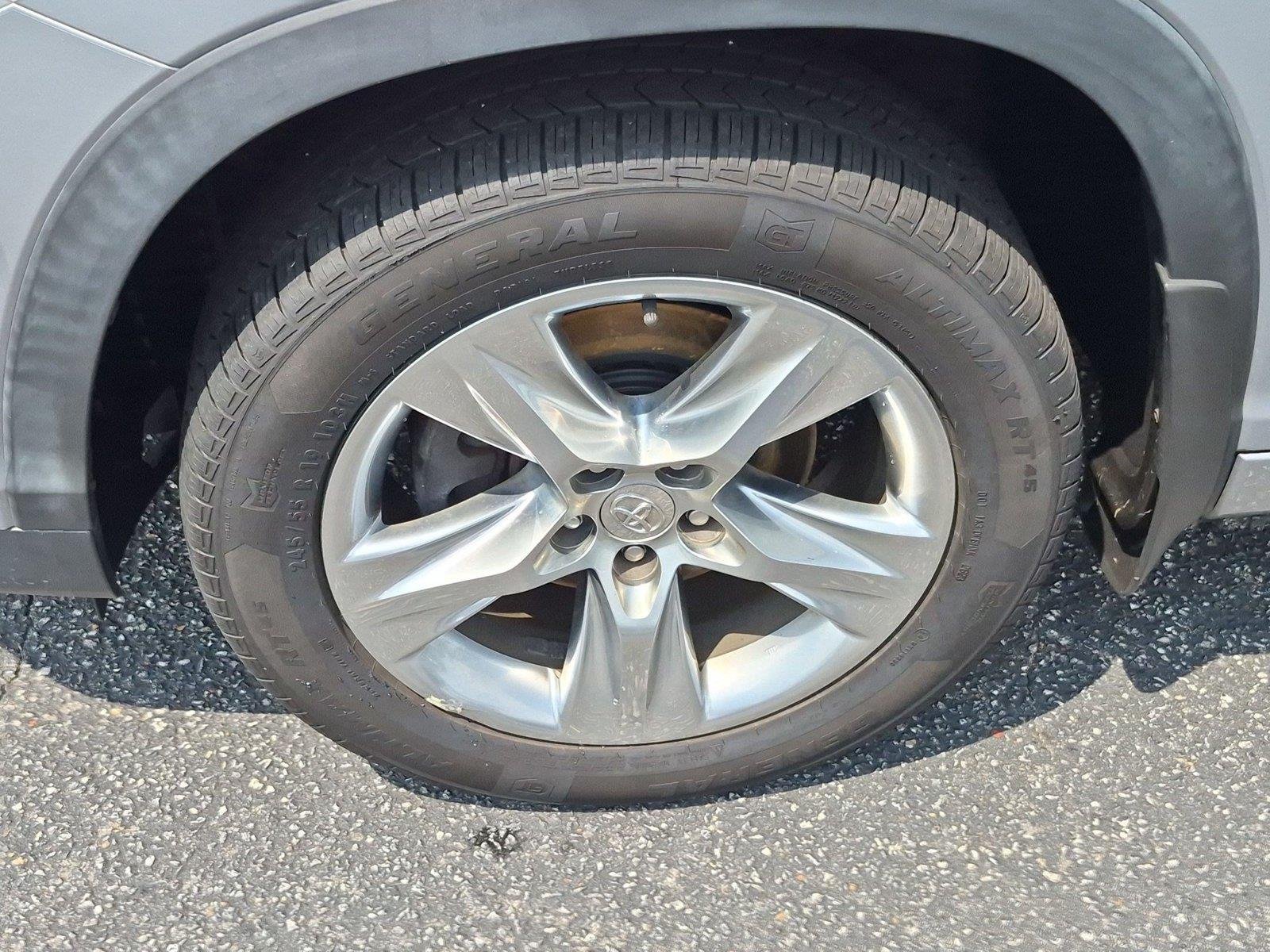 Used 2014 Silver Sky Metallic Toyota Limited image 10