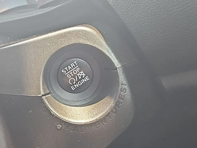 Used 2020 Black Jeep Sport image 19