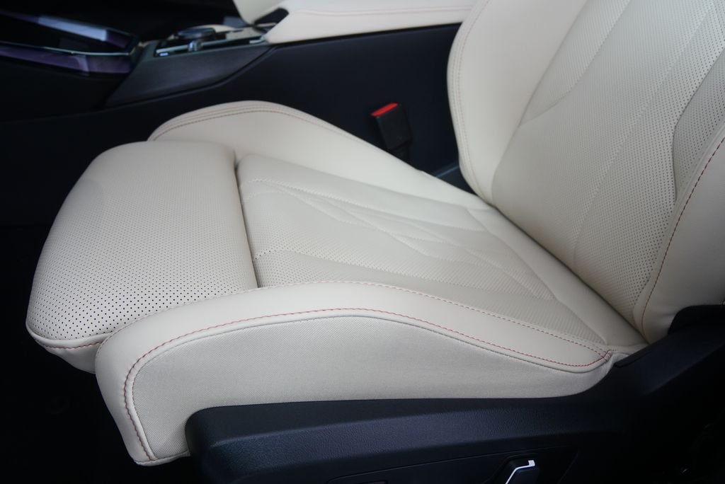 Used 2026 Mineral White Metallic BMW 30 xDrive image 9