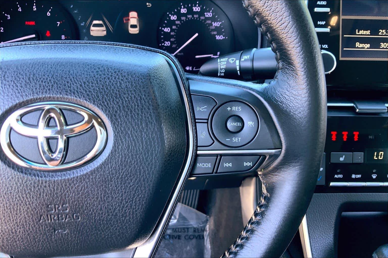Used 2019 Wind Chill Pearl Toyota XLE image 25