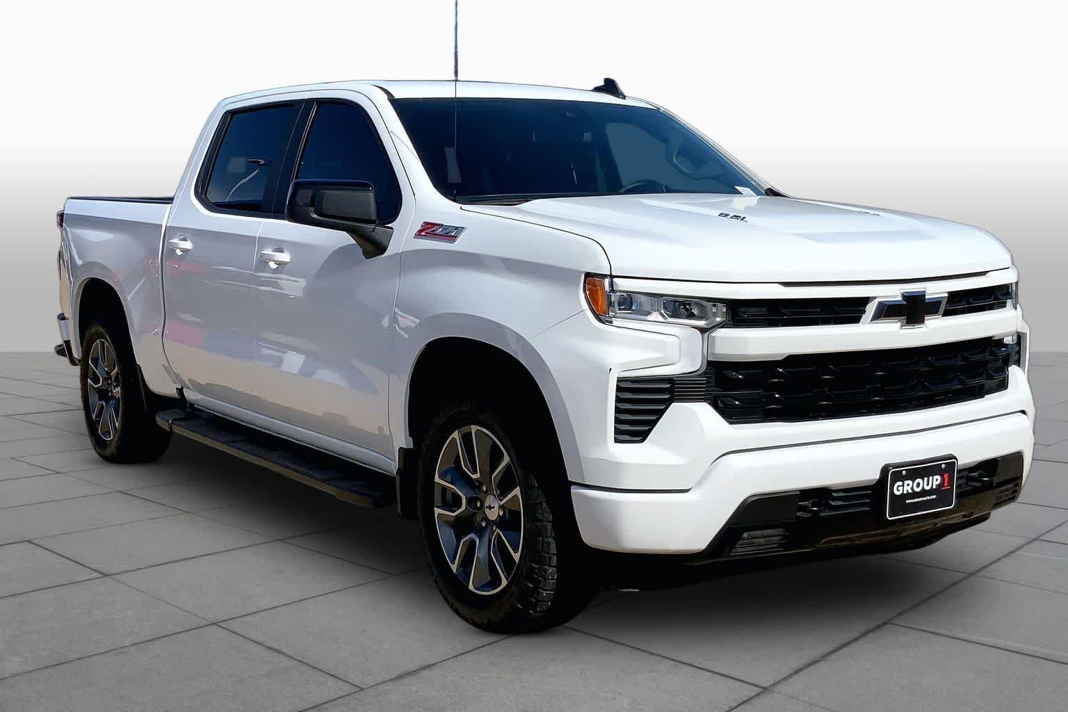 Used 2025 Summit White Chevrolet RST image 3