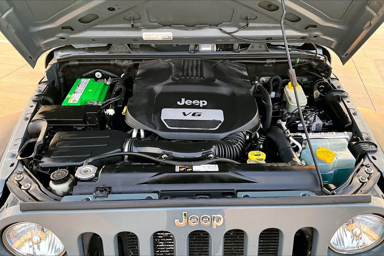 Used 2015 Anvil Clearcoat Jeep Sport image 31