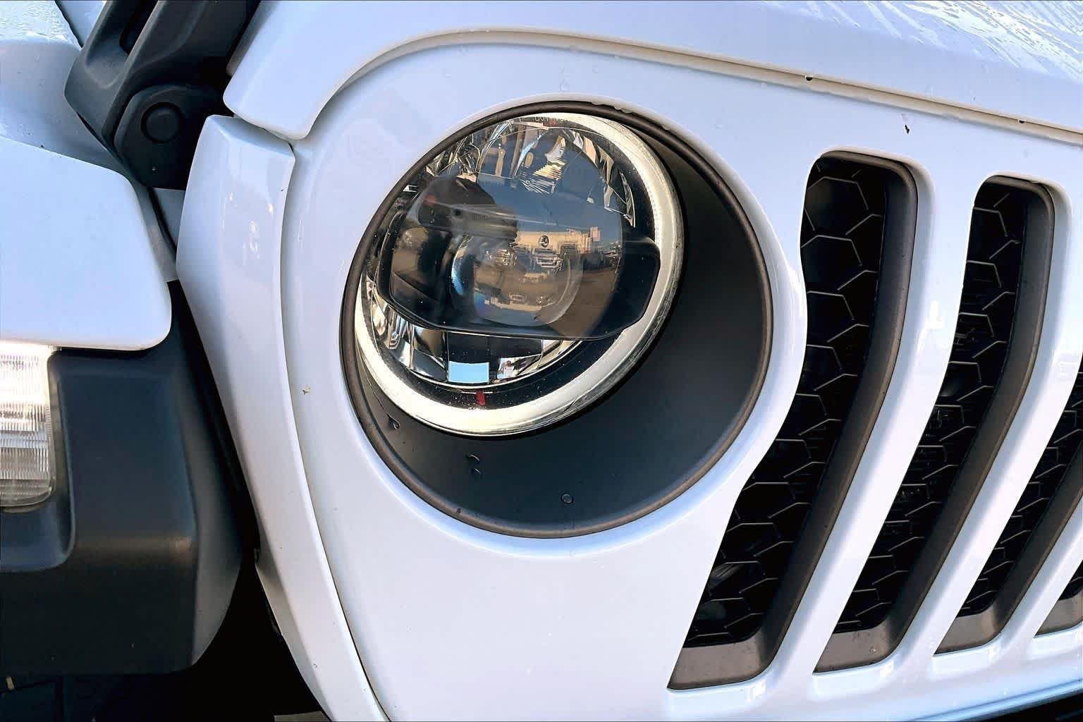 Used 2023 Bright White Clearcoat Jeep Rubicon image 28