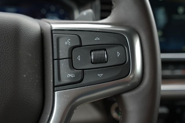 Used 2025 White Chevrolet LT image 20