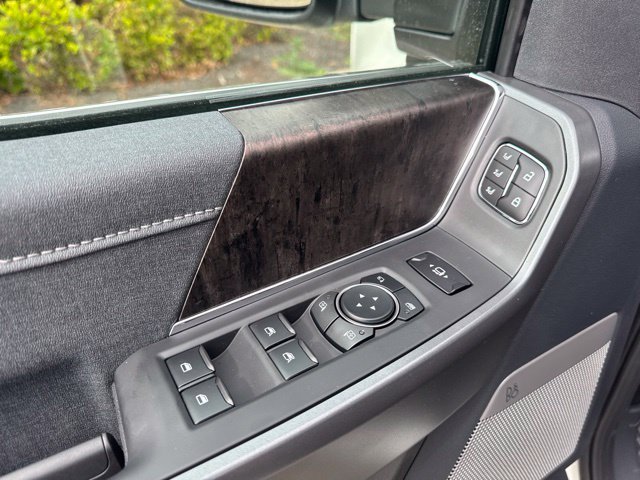 New 2027 Star White Metallic Tri-Coat Ford Lariat image 17