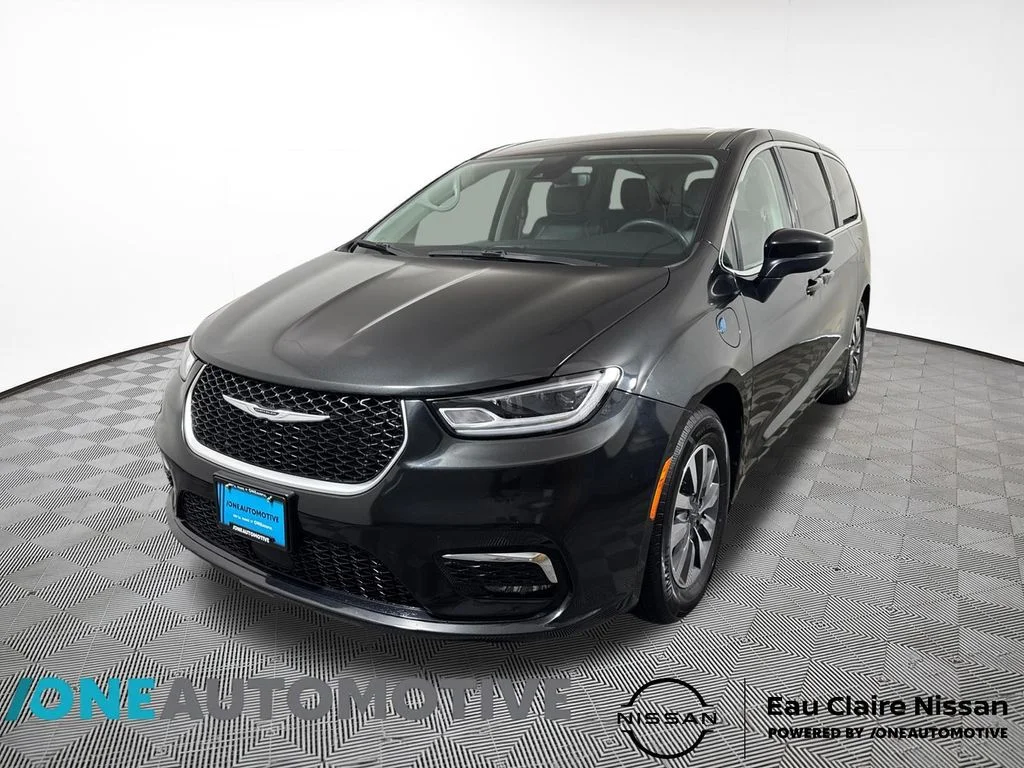 2023 Chrysler Pacifica Hybrid Touring L Hybrid's photo
