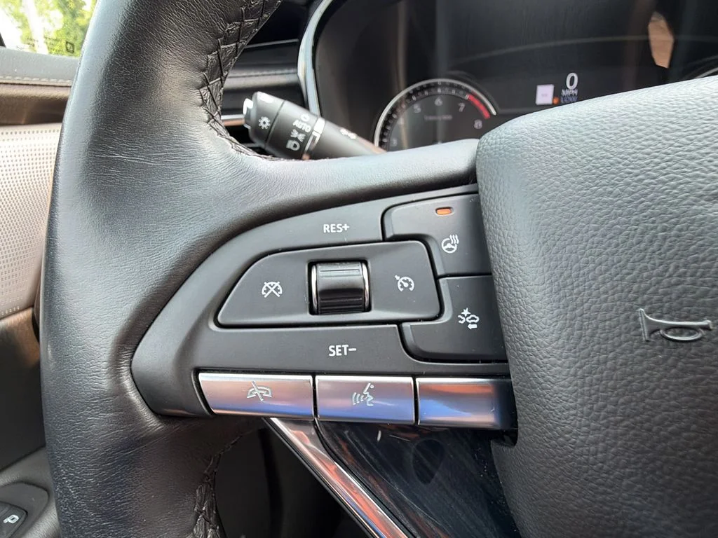 Used 2023 White Cadillac Premium Luxury image 15