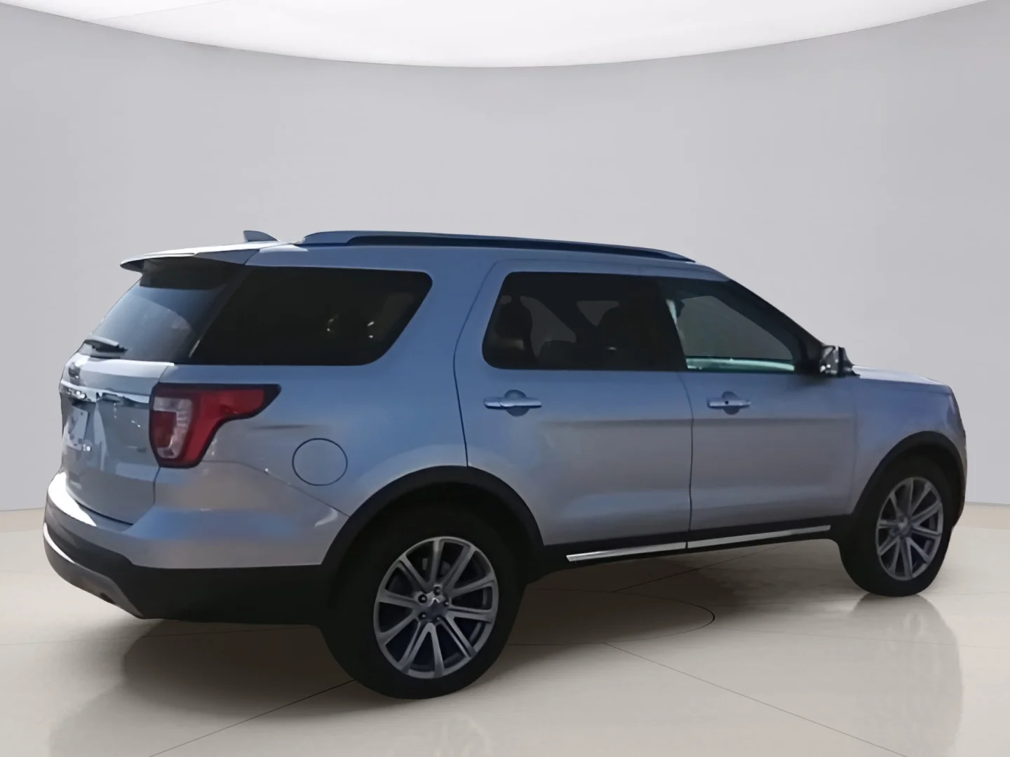 Used 2016 Silver Ford LIMITED image 9