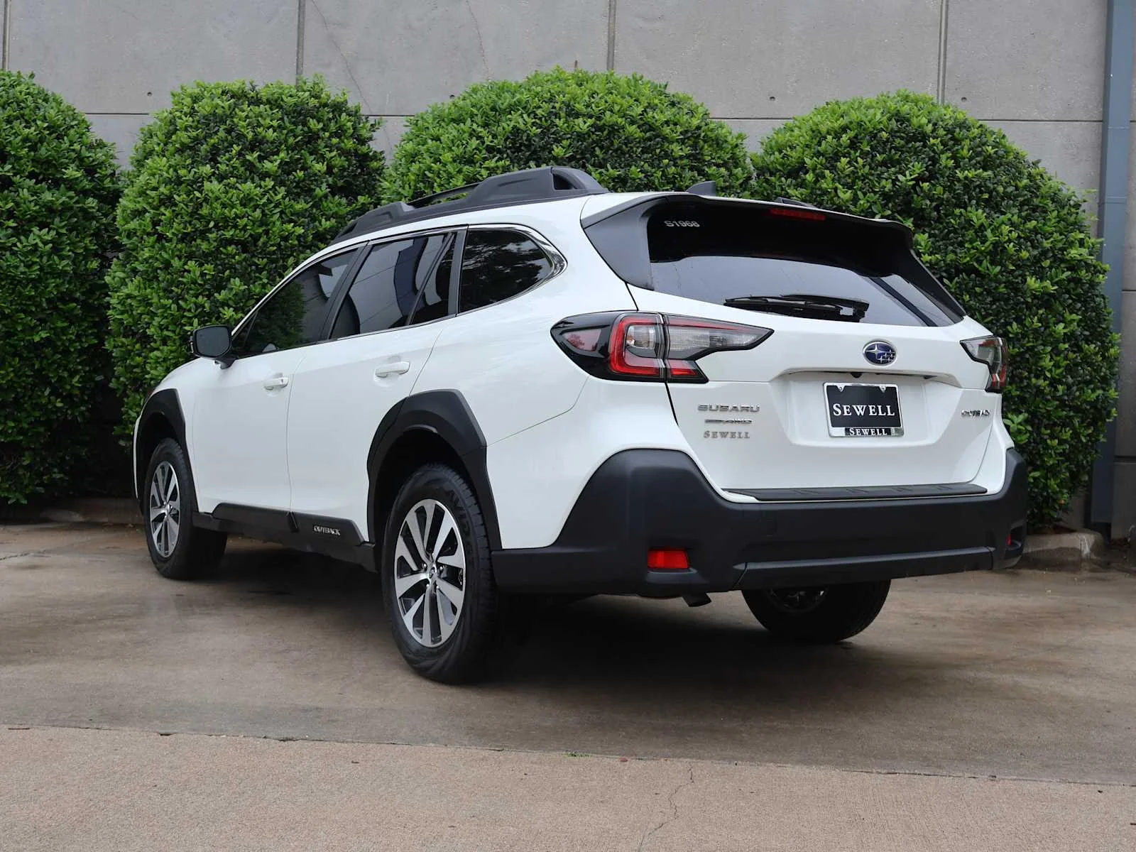 Used 2025 Crystal White Pearl Subaru Premium image 8