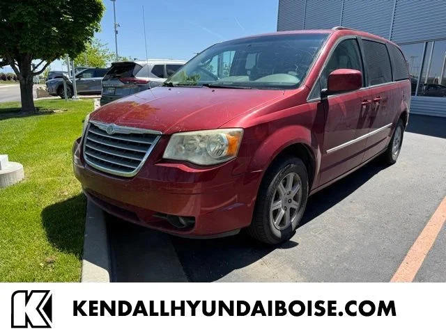 2010 Chrysler Town & Country Touring's photo