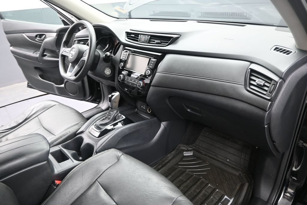 Used 2020 Black Nissan S image 27