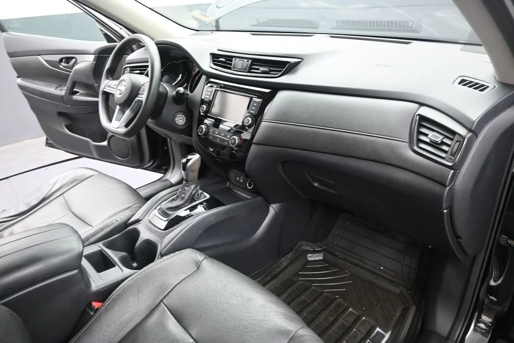 Used 2020 Black Nissan S image 27
