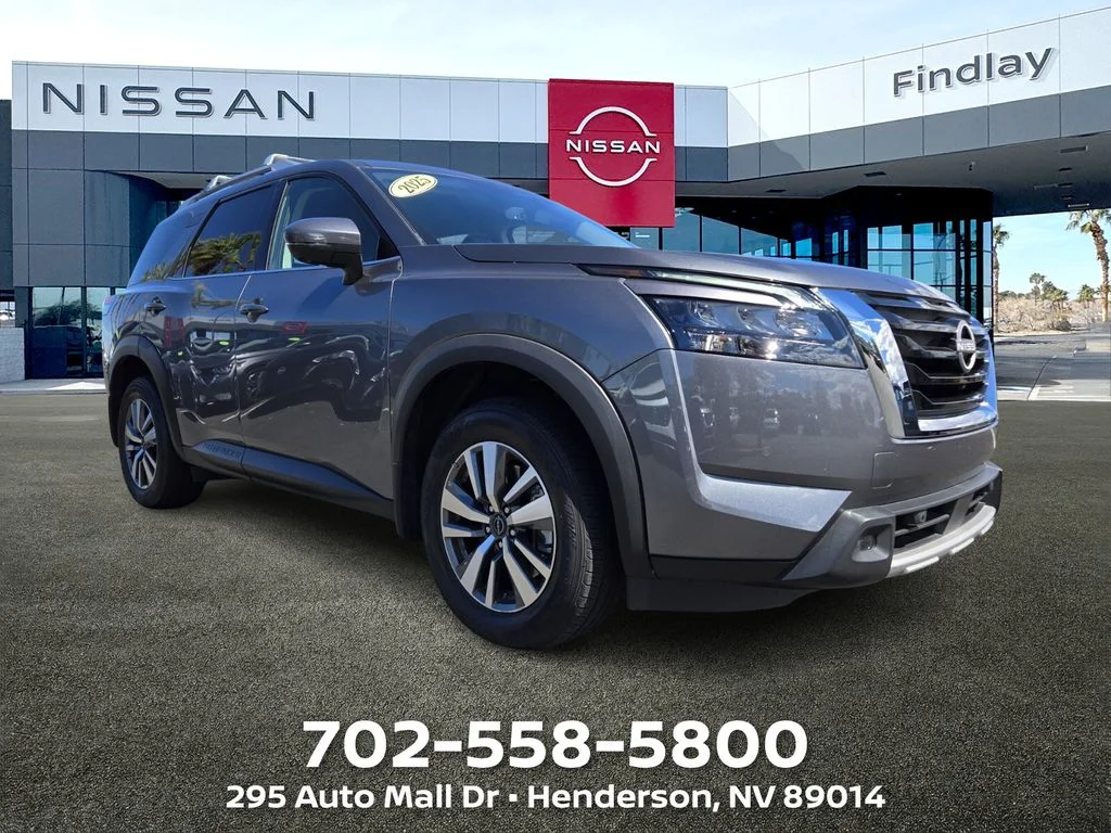 2025 Nissan Pathfinder SL 2WD's photo