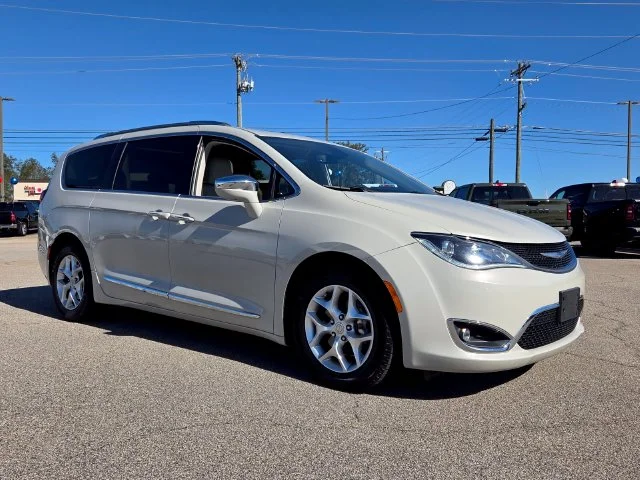 Used 2020 White Chrysler Limited image 1