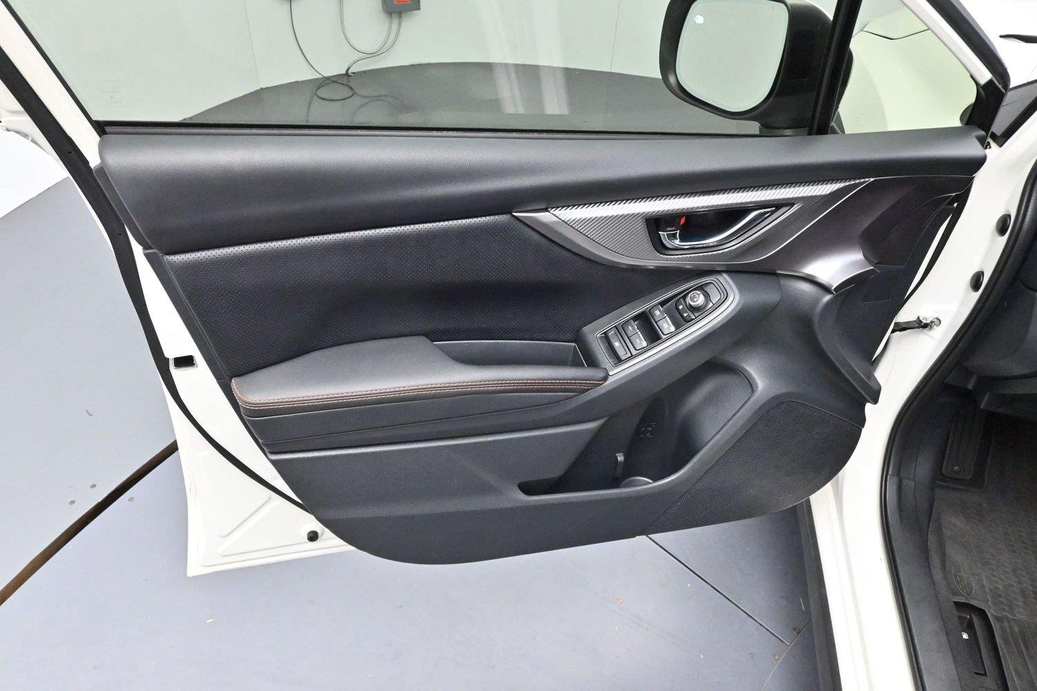 Used 2022 Crystal White Pearl Subaru Limited image 9
