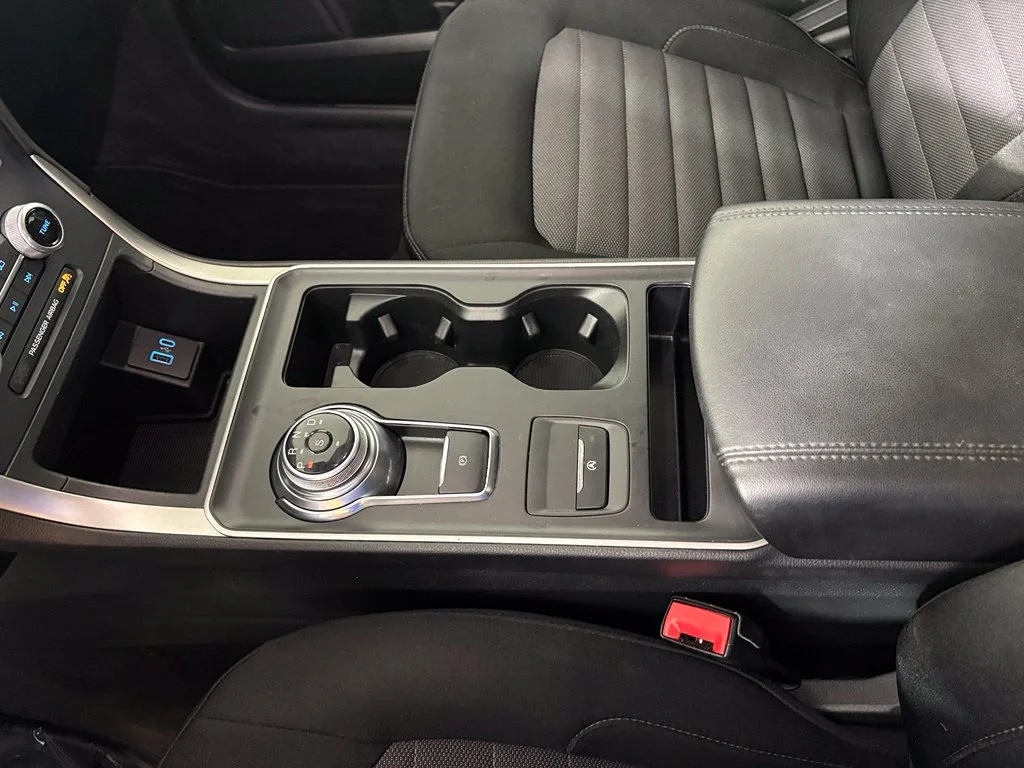 Used 2022 Silver Ford SE image 29