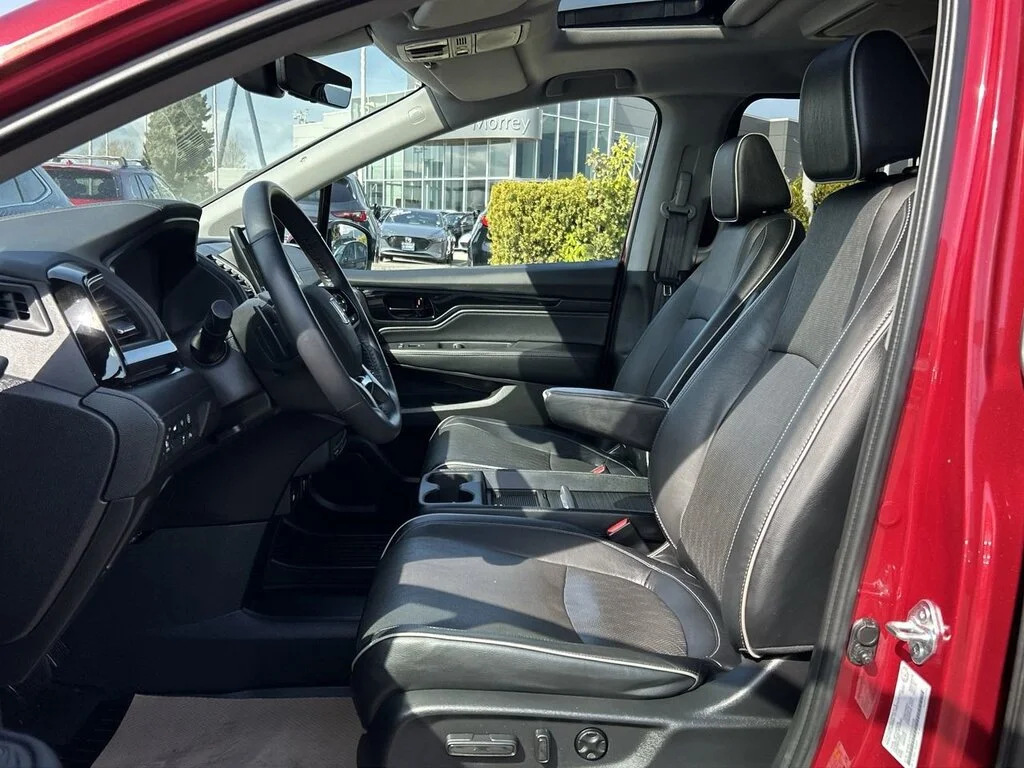 Used 2022 Radiant Red Metallic II Honda Touring No Accident History   Local BC   Clean Tit image 19