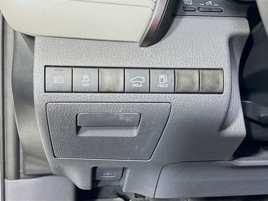 Used 2023 Ice Cap Toyota SE image 11