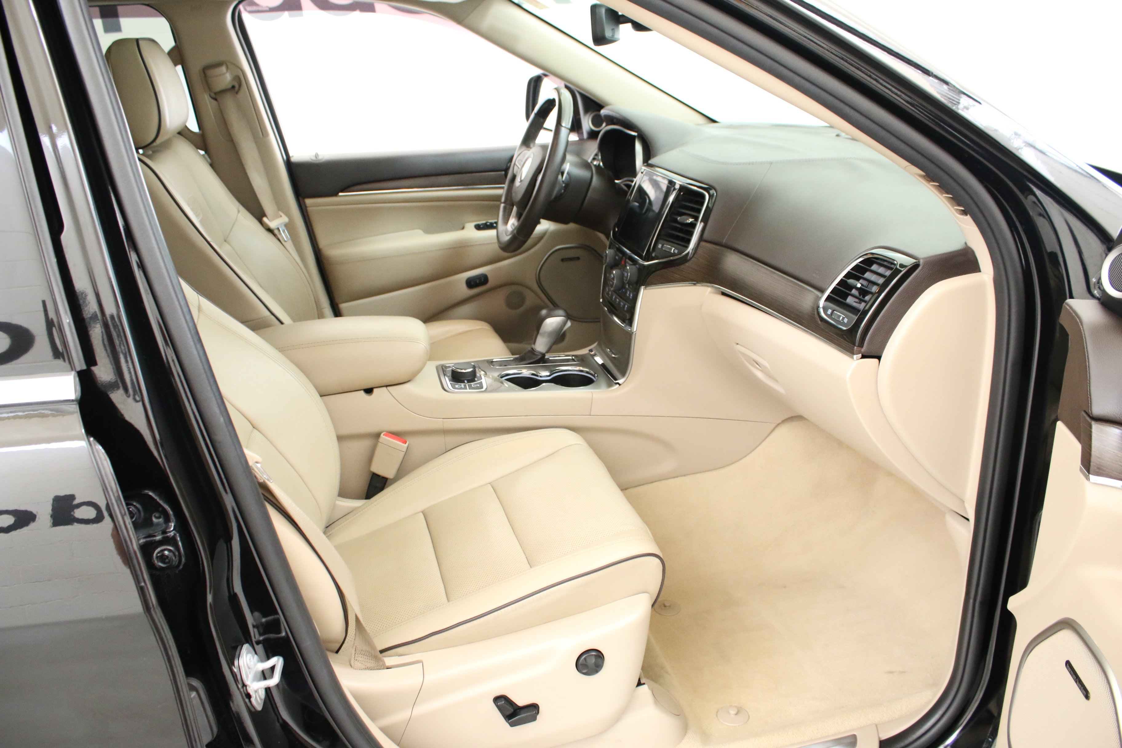 Used 2021 Black Jeep Overland image 29