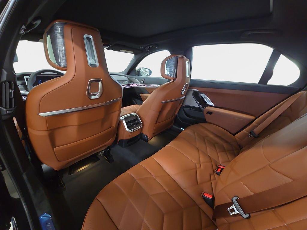 2026 BMW 7 Series 750e - Photo 11