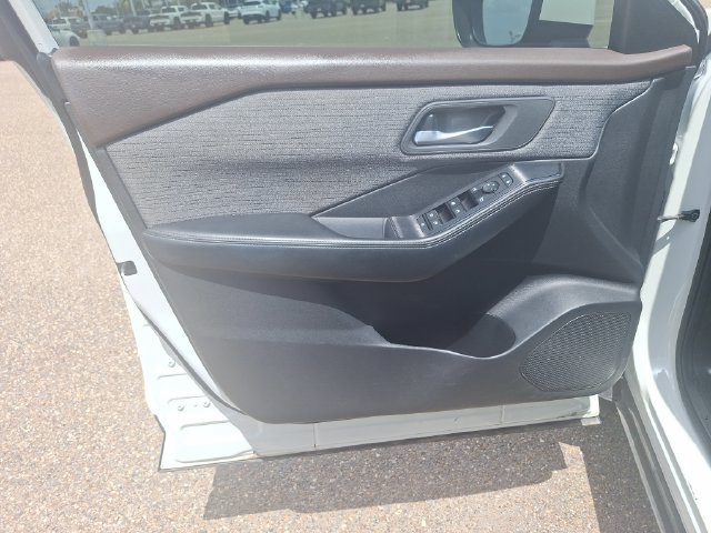 Used 2023 White Nissan SV image 11