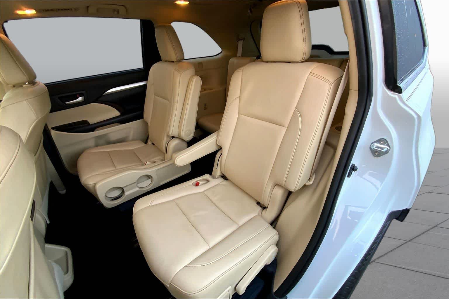 Used 2019 Blizzard Pearl Toyota XLE image 20