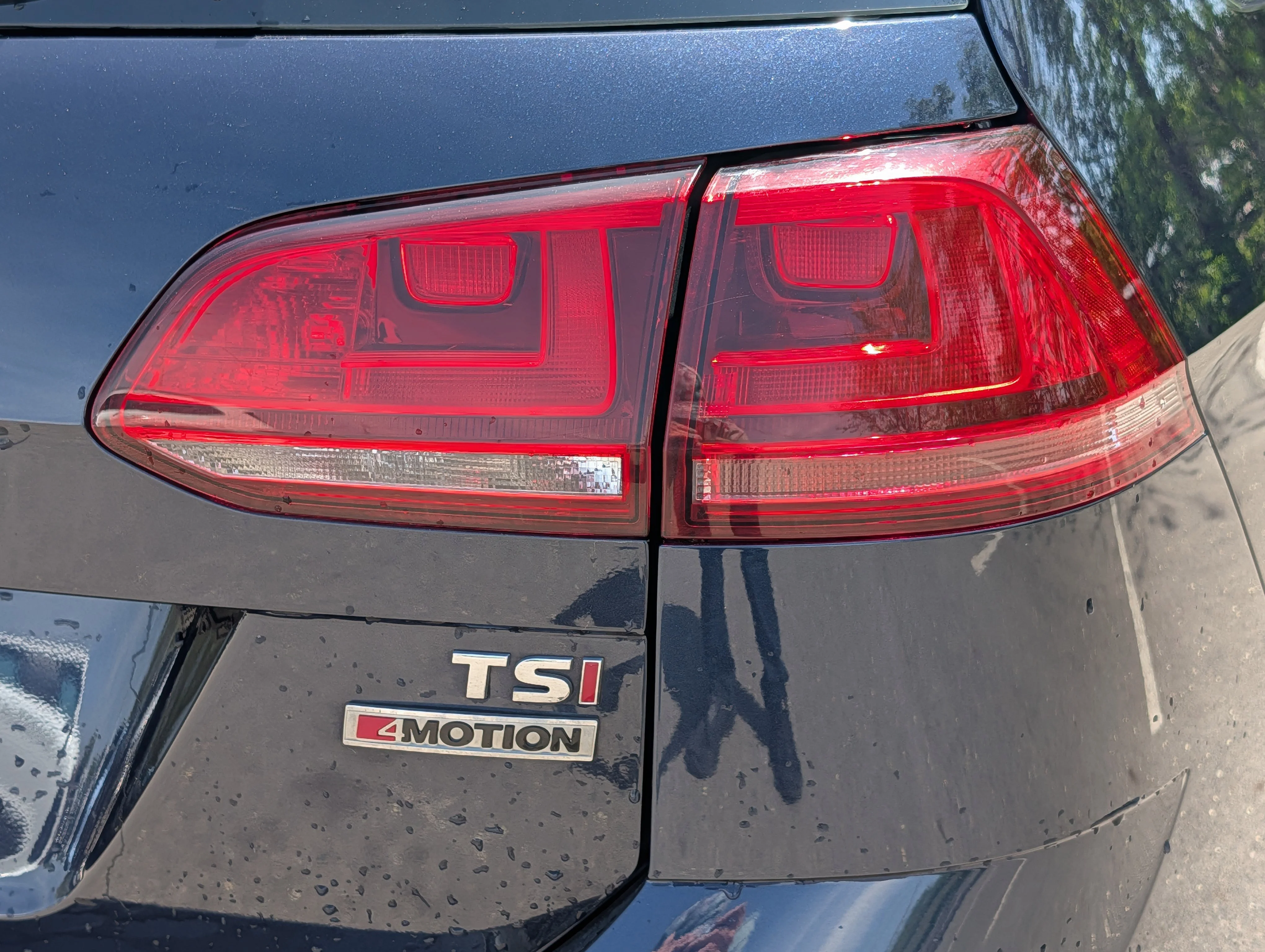 Used 2017 Night Blue Metallic Volkswagen SEL image 17