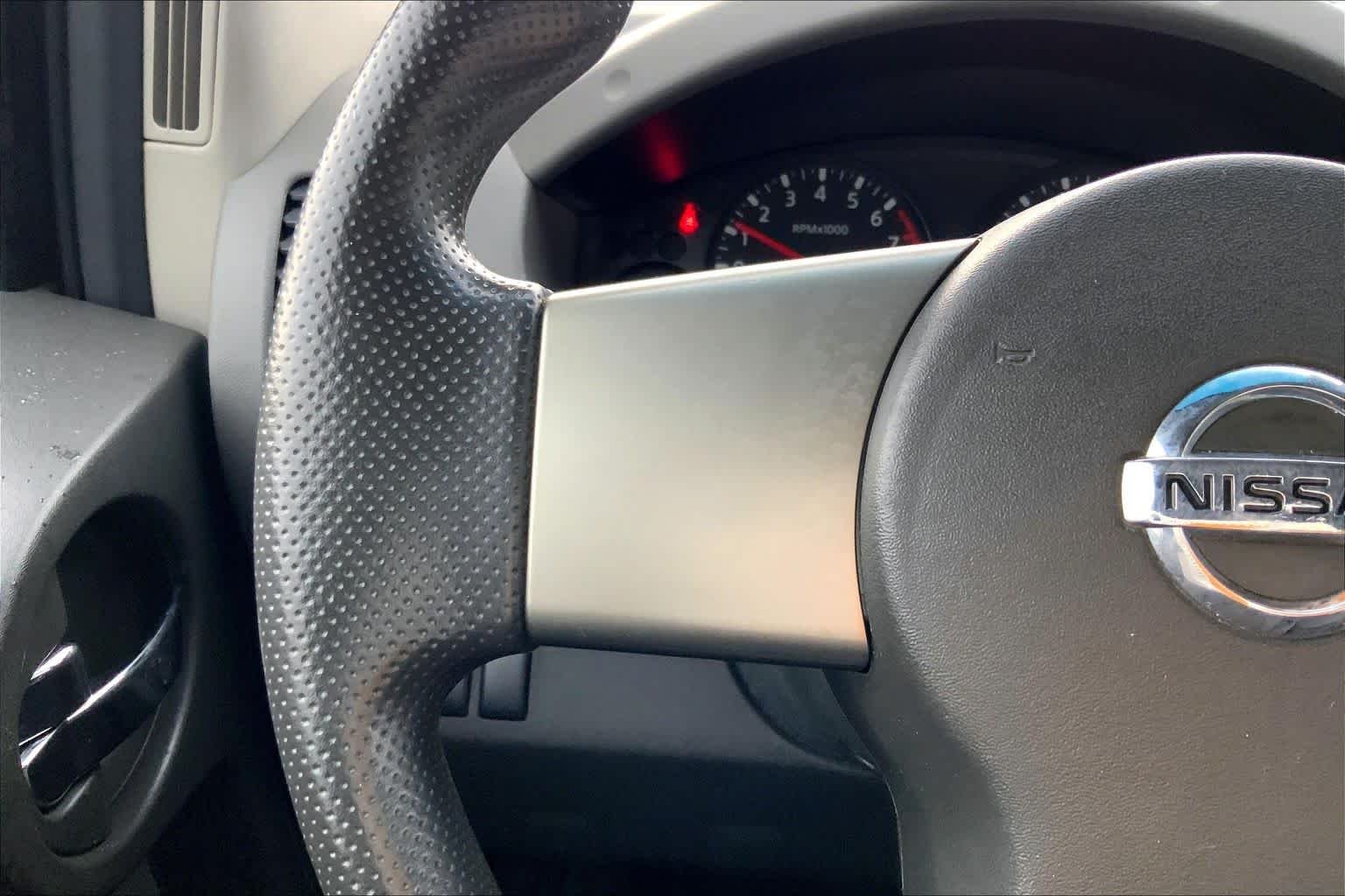 Used 2012 Avalanche Nissan S image 21