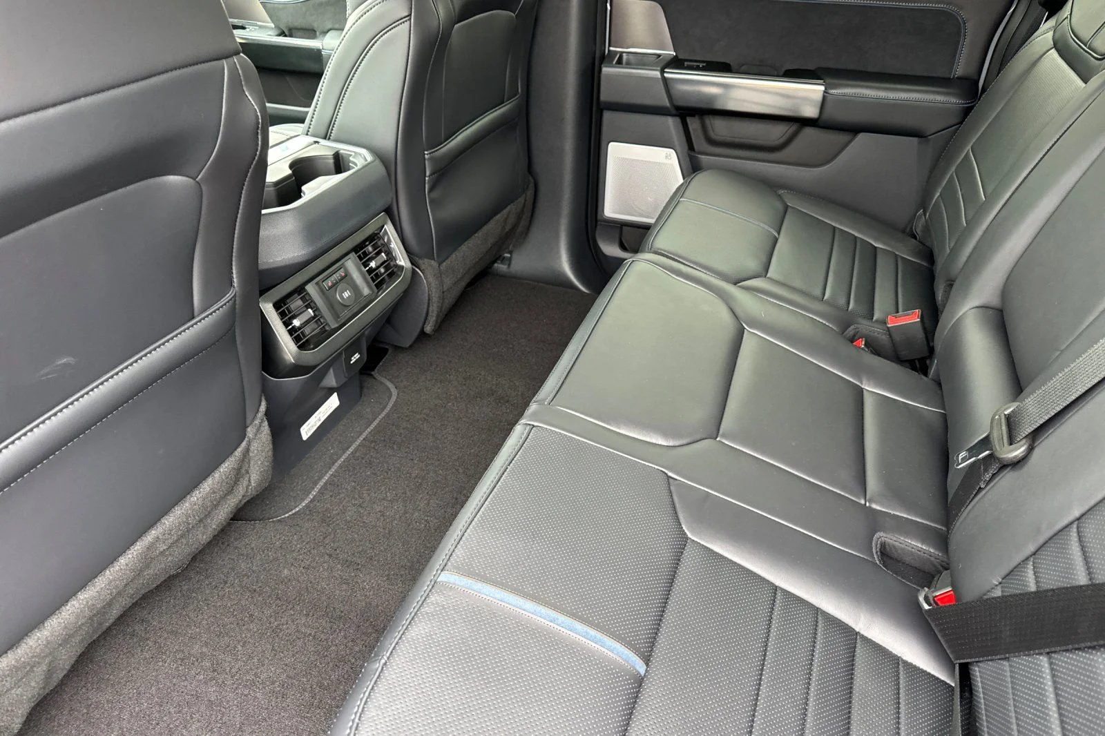 New 2026 Glacier Gray Metallic Tri-Coat Ford F-350® Platinum® image 15