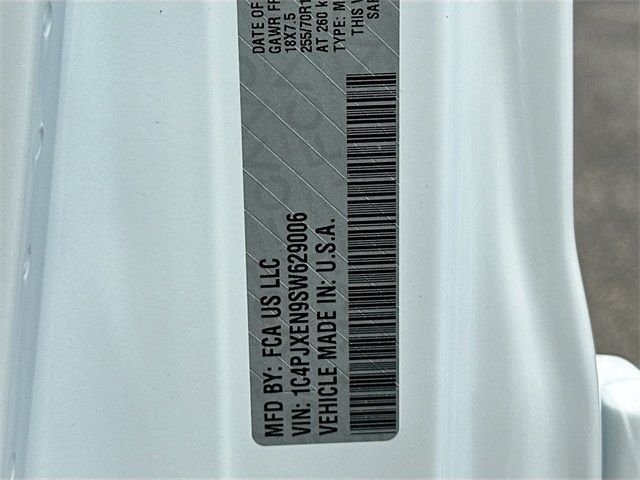 New 2025 Bright White Clear-Coat Exterior Paint Jeep Sahara image 19