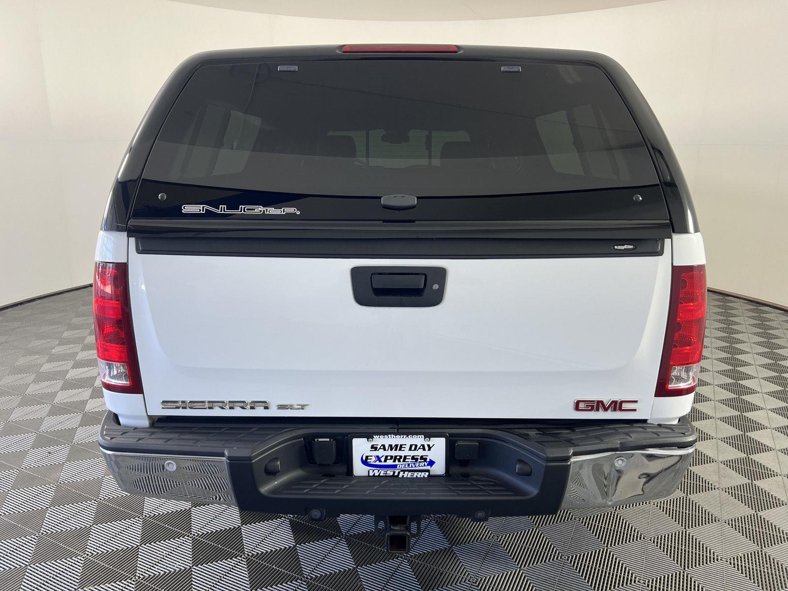 Used 2007 Summit White GMC SLT image 22