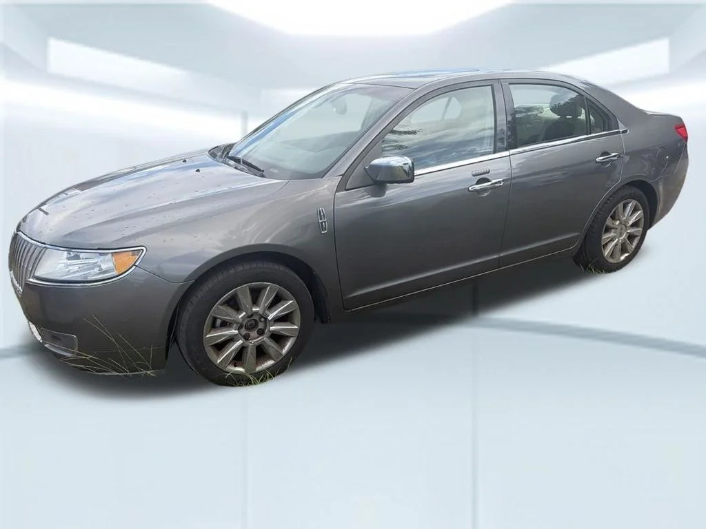 Used 2012 Gray Lincoln Base image 2