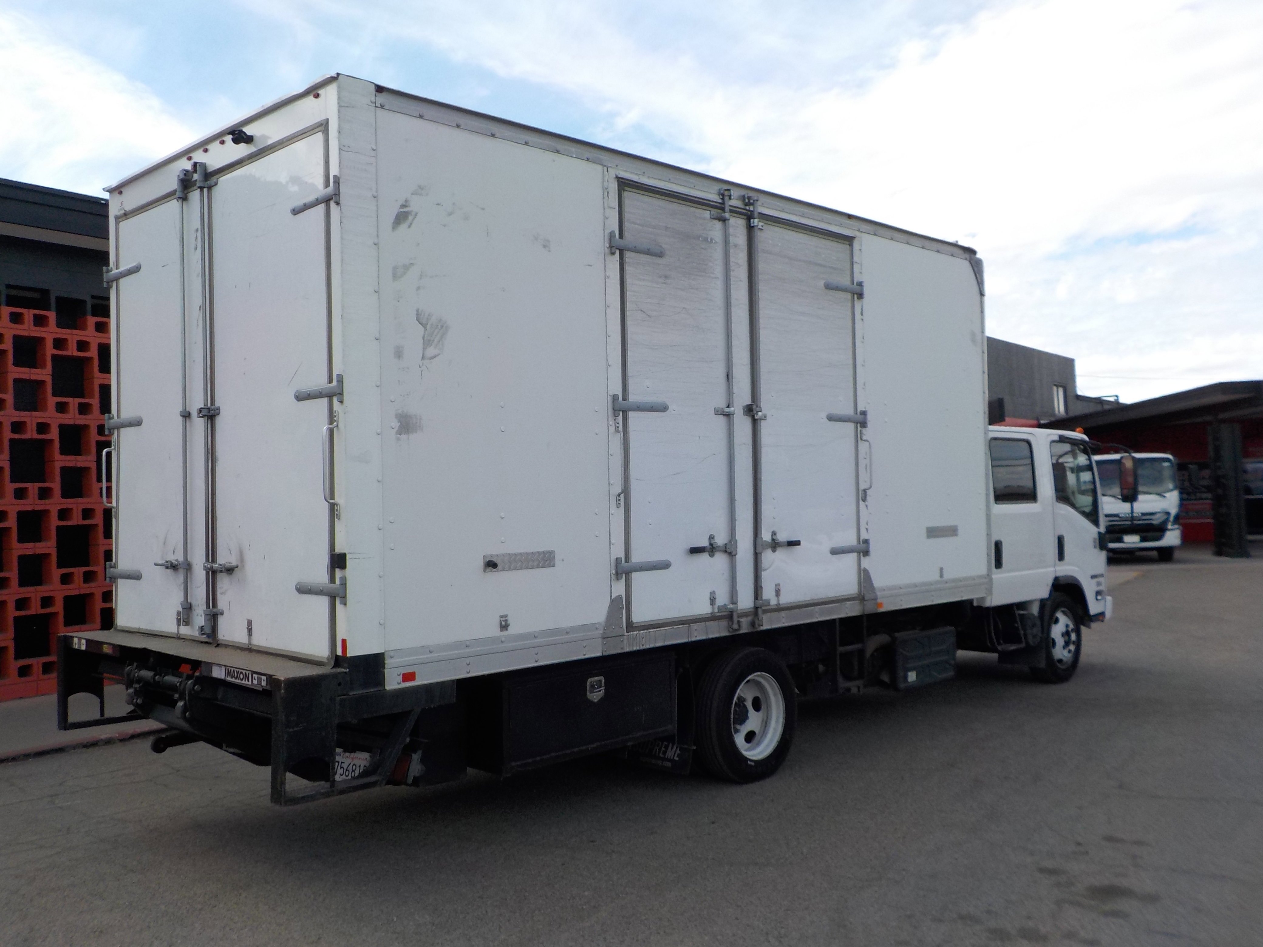 Used 2018 White ISUZU  image 15