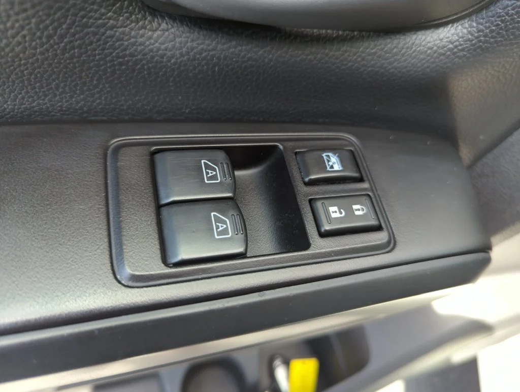 Used 2019 White Nissan S image 23