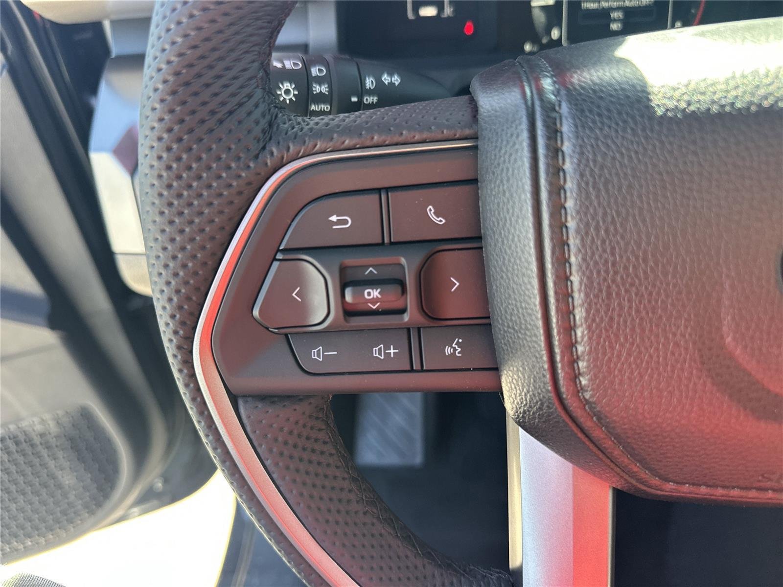 2026 Toyota Tacoma SR5 - Photo 9