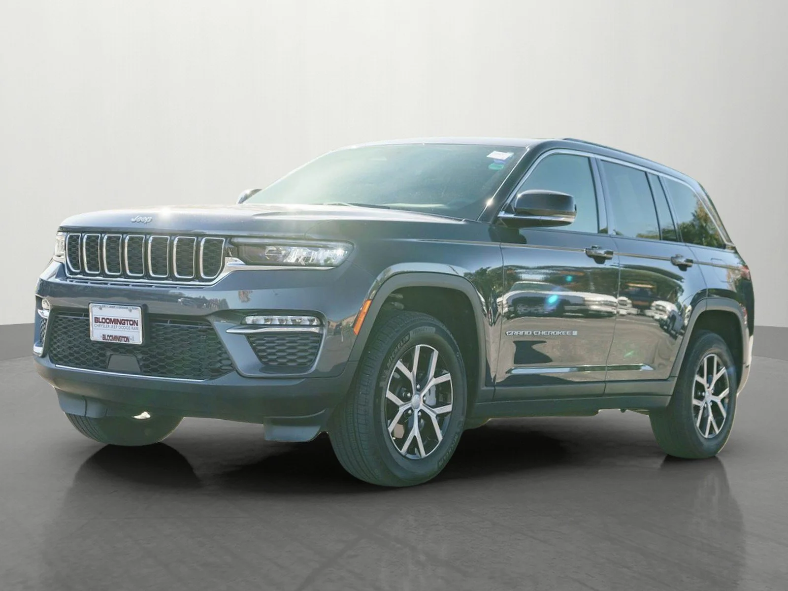 Used 2025 Baltic Gray Metallic Clearcoat Jeep Limited image 3