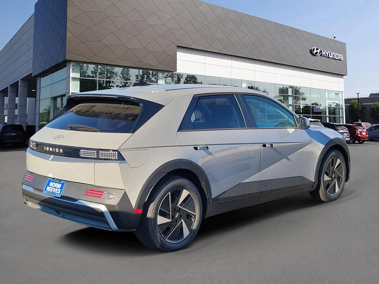 New 2026 Cyber Gray Hyundai SE image 2