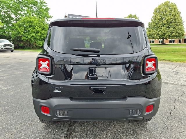 Used 2023 Black Jeep Altitude image 9