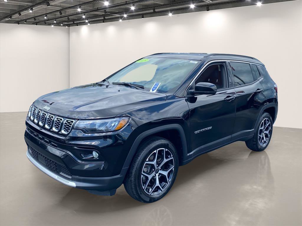 Used 2025 Diamond Black Crystal Pearlcoat Jeep Limited image 3