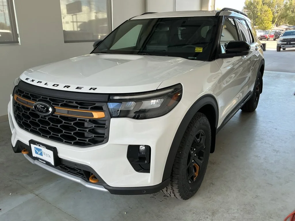 New 2026 White Metallic Ford Tremor image 3