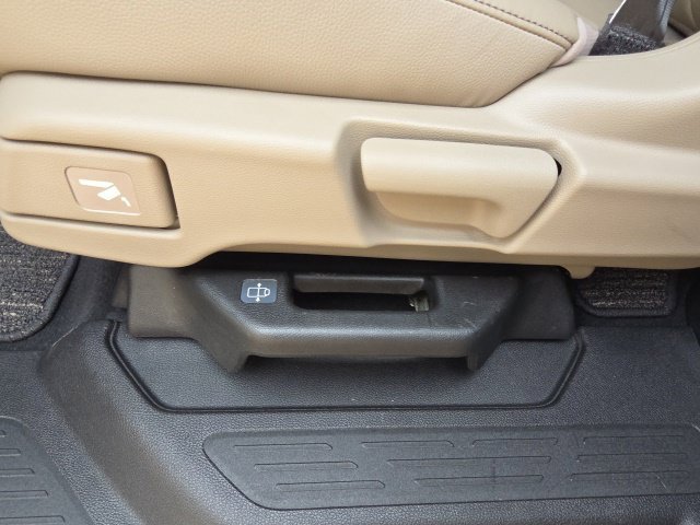 Used 2023 White Honda EX-L image 18