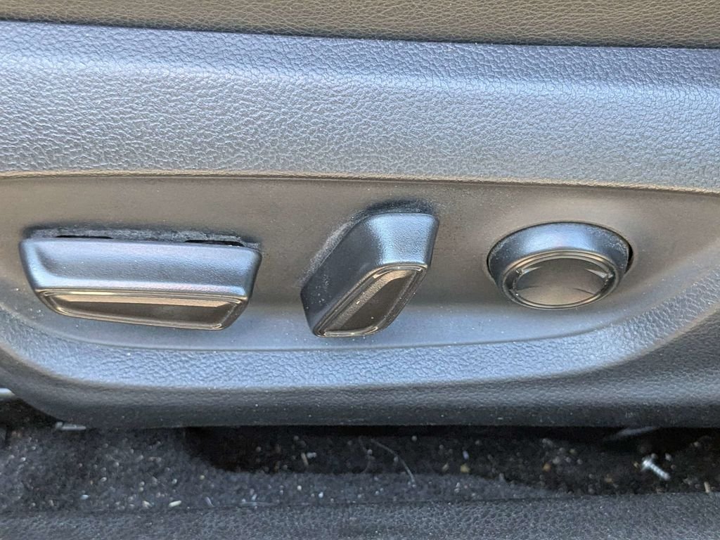 Used 2019 Blue Toyota XSE V6 image 19