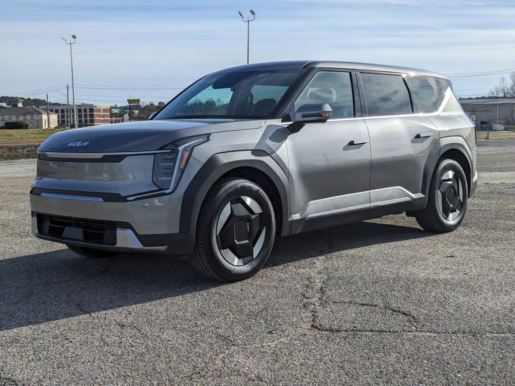 New 2024 Pebble Gray Kia Light RWD image 7