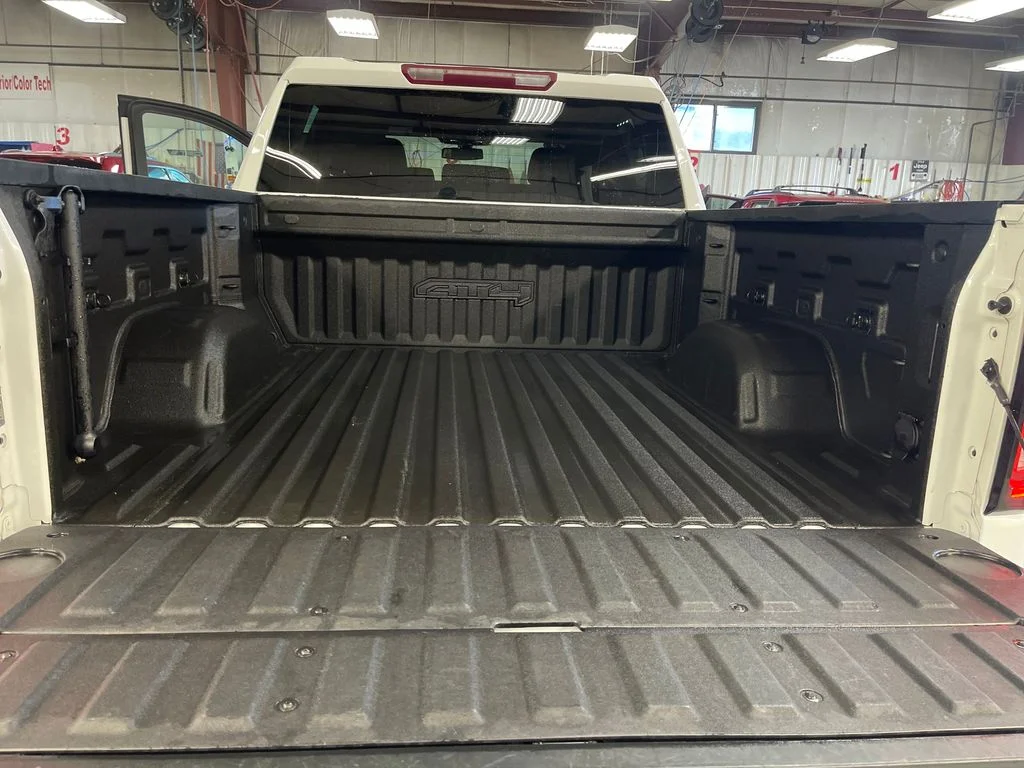 Used 2022 White GMC AT4 image 28