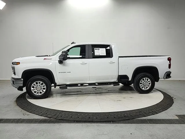 Used 2025 White Chevrolet LT image 4